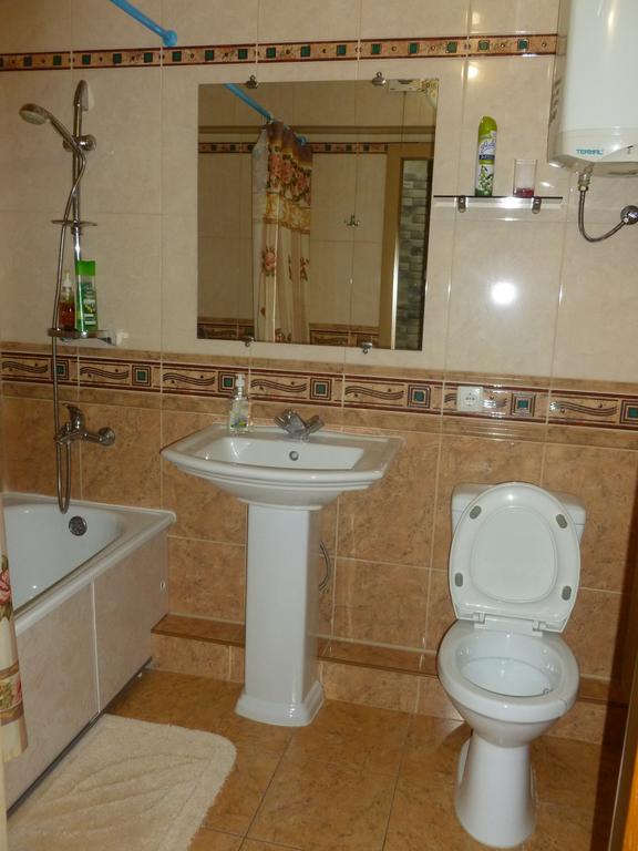 Apartment In A New House Кременчук Екстериор снимка